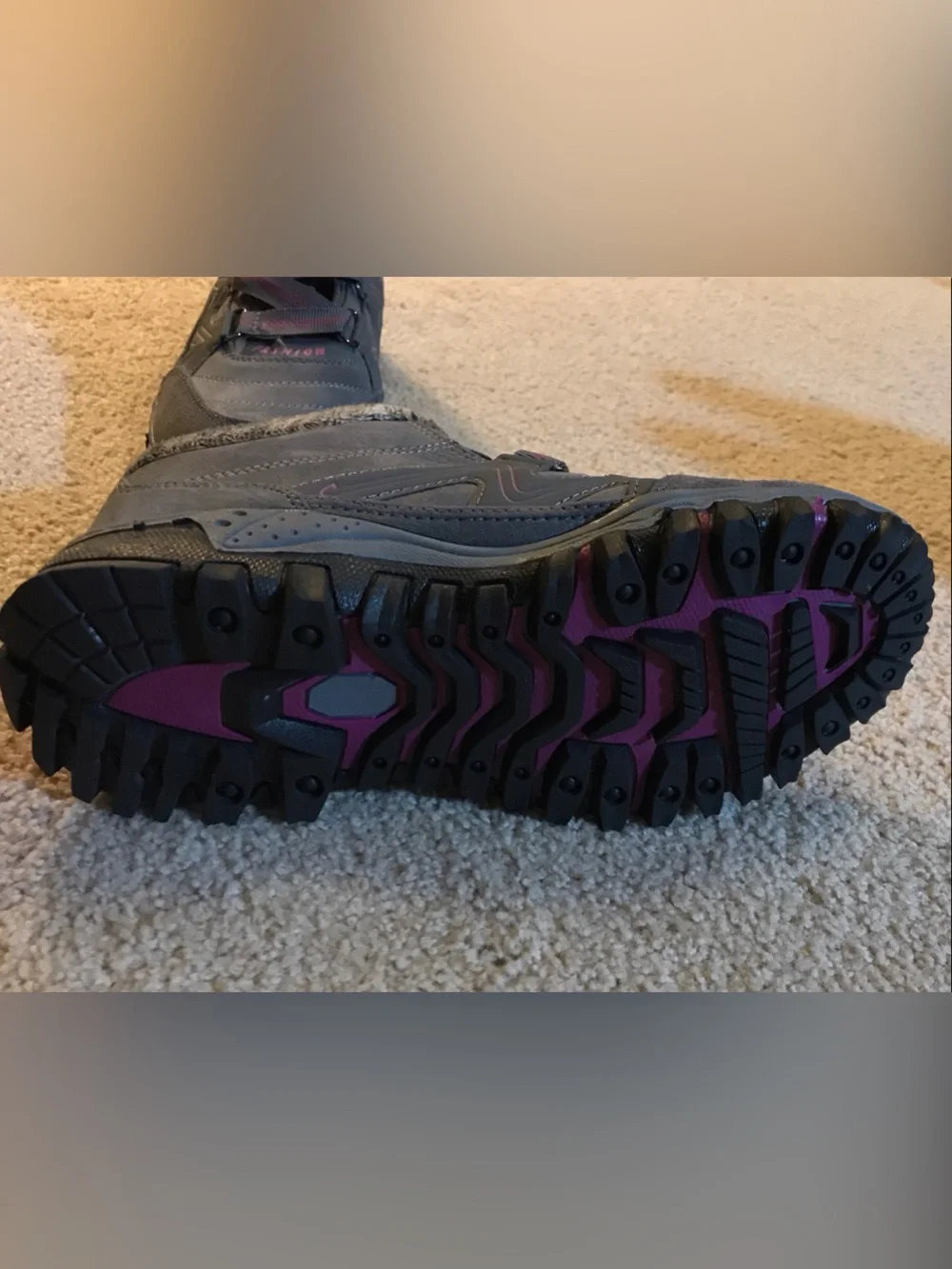 Women’s Grey Faux-Fur Lined Winter Hiking 🥾 Style Sneaker - Size 39 / 8